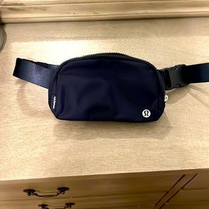 Lulu lemon Fanny Pack, navy blue